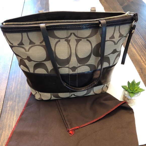 Coach shoulder purse - Picture 3 of 8